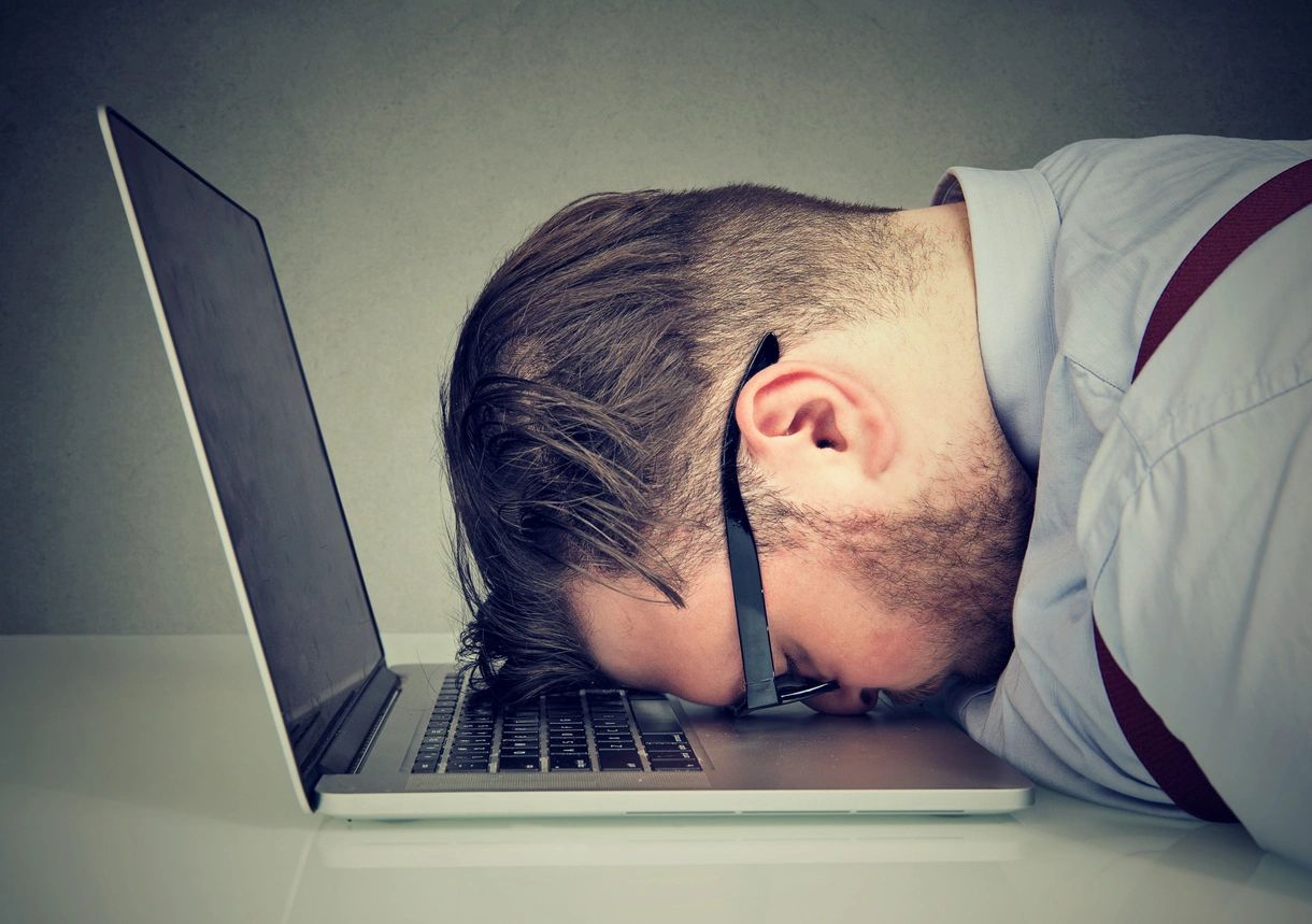 I can't sleep because of pain. Or is it the other way around?